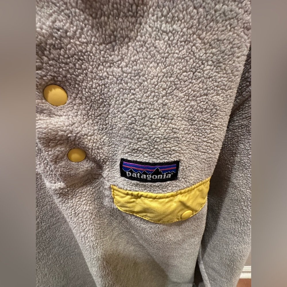 Patagonia Oatmeal Heather Fleece Pullover with Yellow Accents - Picture 5 of 7